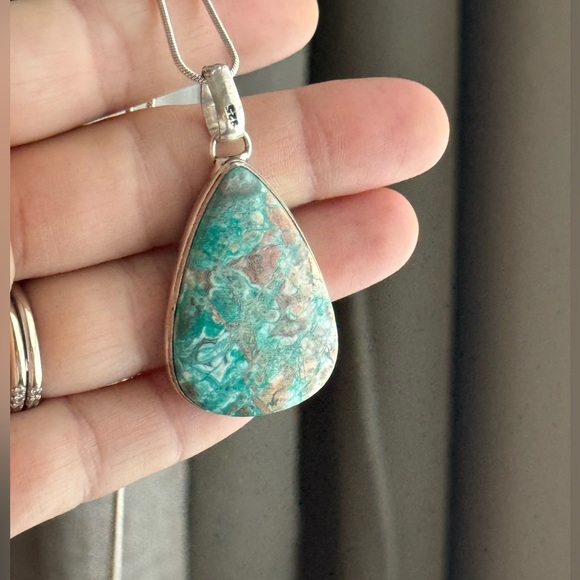 Jewelry - Elegant stamped sterling Silver and Turquoise Pendant Necklace